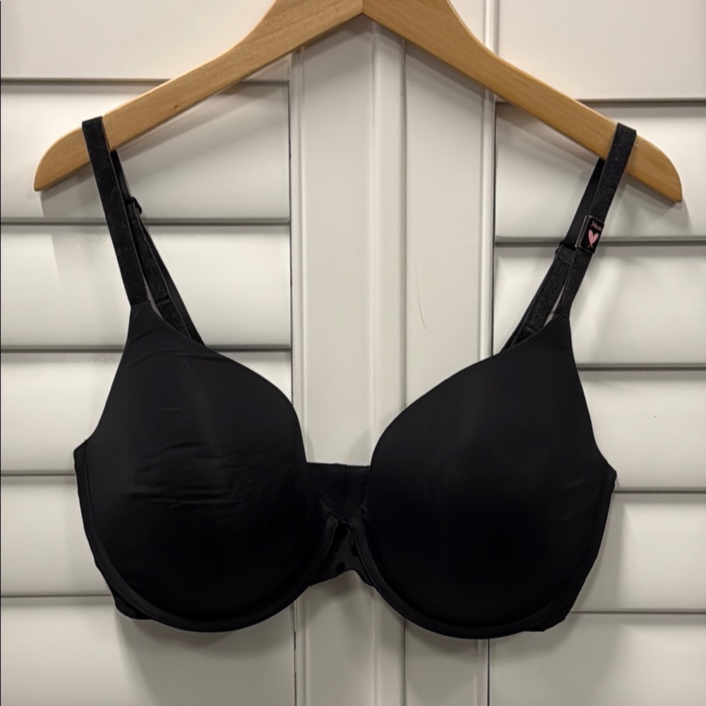 Victoria's Secret Black Bra‎ with Molded Cups and Adjustable Straps